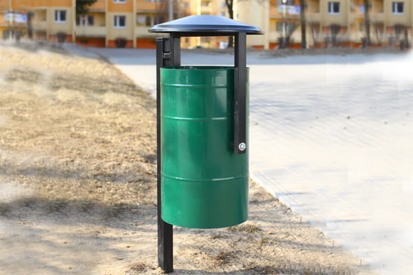 Kosz stalowy miejski uchylny z daszkiem