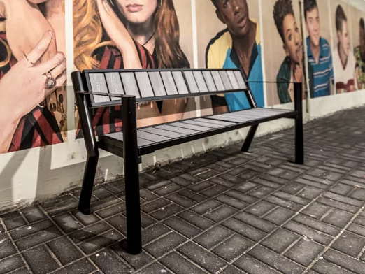 Ławka parkowa stalowa GLADIATOR WPC z podłokietnikiem